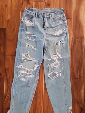 American Eagle Outfitters Light Blue Ripped Boyfriend Jeans